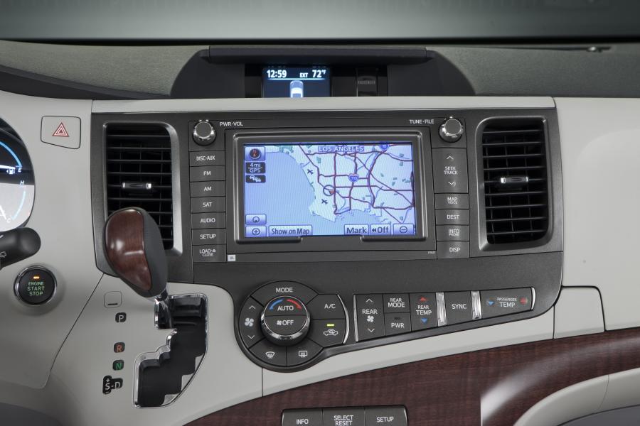  Toyota Sienna SE 2010 года  (фото 38 из 50)